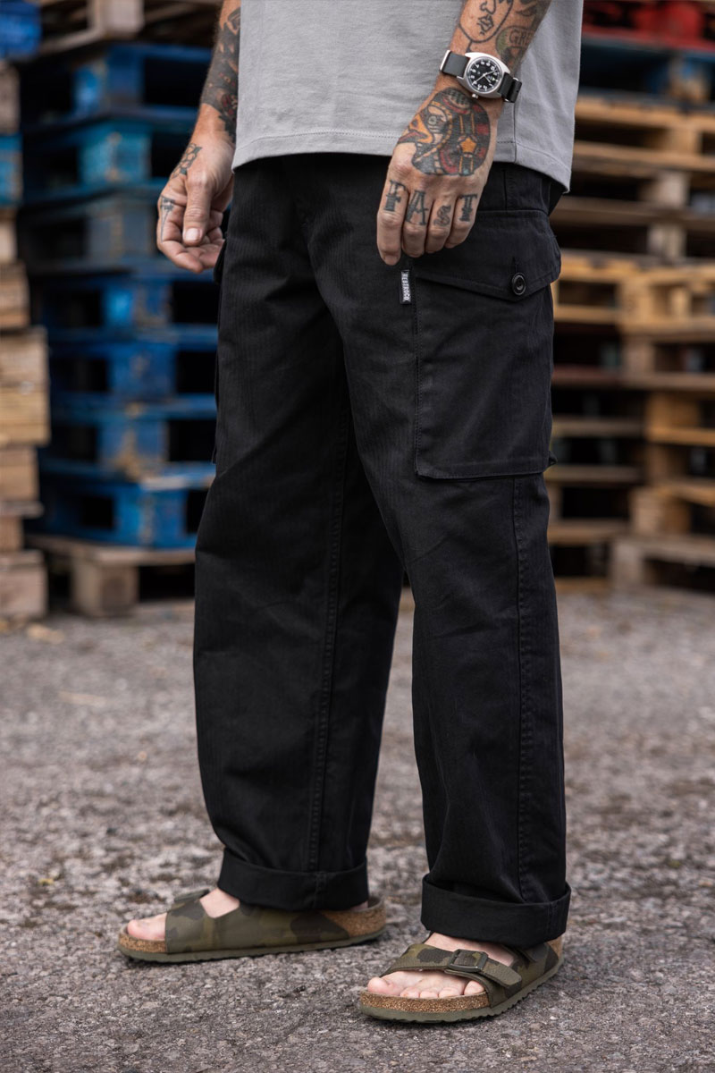 Cargo Pants / Black